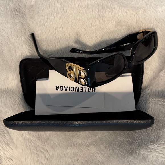 Balenciaga sunglasses - Picture 1 of 3